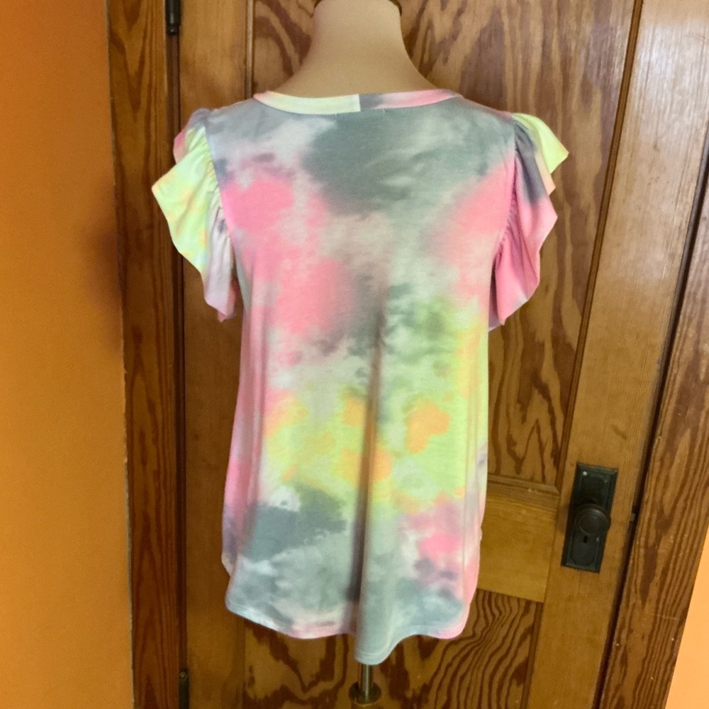Feminine Pastel Tie Dye Top Heimish USA Ruffle Sleeve Pocket Top - Picture 9 of 9